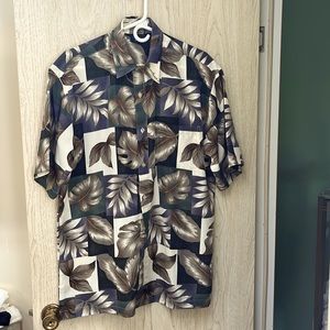 Men’s short sleeve pattern leaves sizeM by Jil Guys, clean and well maintained